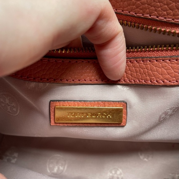 Tory Burch Britten Adjustable Shoulder Leather Purse - Picture 11 of 16